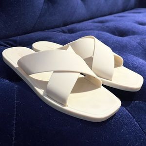 Steve Madden Women’s Horizontal Flat Sandal Size 6 White